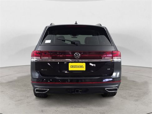 Used 2025 Volkswagen Atlas SE image 4