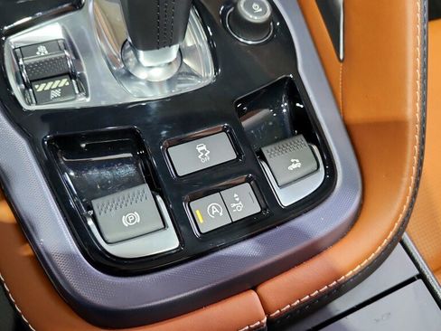 Used 2018 Jaguar F-TYPE Convertible image 23