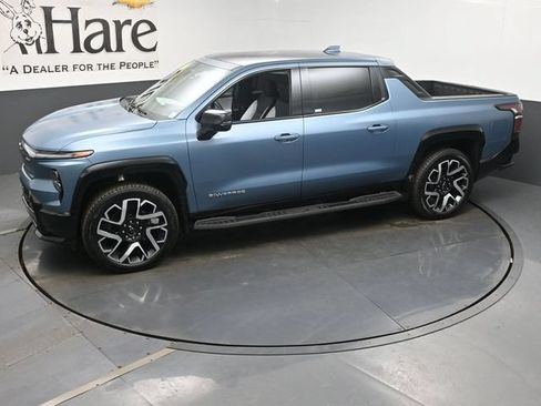 Used 2025 Chevrolet Silverado EV RST AWD/4WD image 48