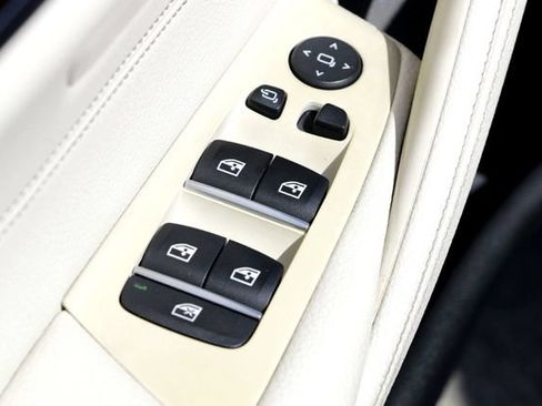 Used 2020 BMW 530i w/ Convenience Package RWD image 23
