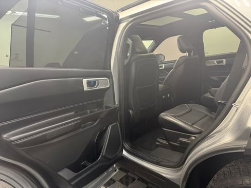 Used 2020 Ford Explorer ST image 31