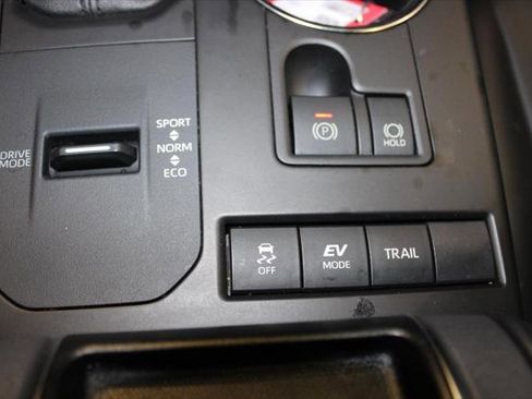 Certified 2021 Toyota Highlander XLE image 22