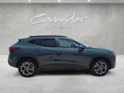 Used 2025 Chevrolet Trax LT w/ LT Convenience Package FWD image 17