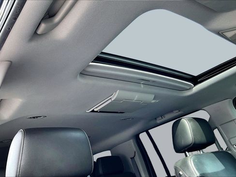 Used 2016 Chevrolet Suburban LTZ image 25