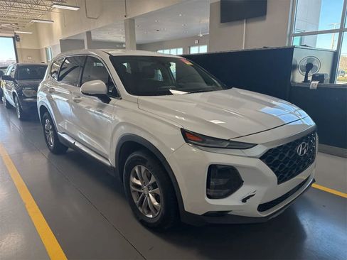 Used 2019 Hyundai Santa Fe SEL image 2