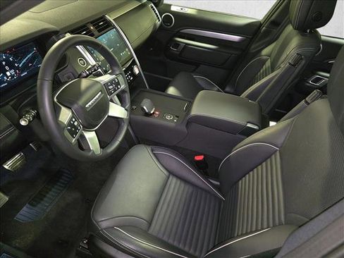 Certified 2024 Land Rover Discovery Dynamic SE image 17