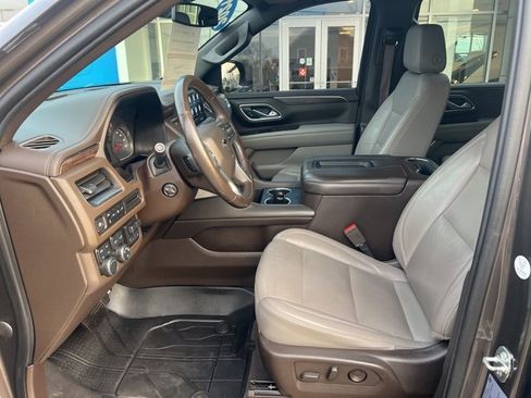 Used 2021 Chevrolet Suburban LT w/ LT Signature Package image 25