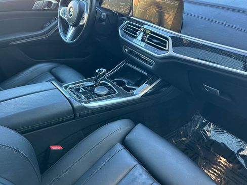 Used 2022 BMW X7 M50i image 17