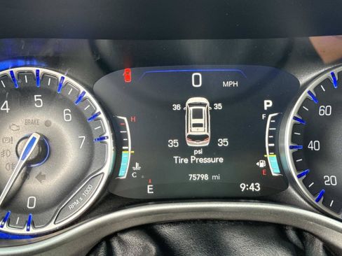 Used 2023 Chrysler Pacifica Touring-L FWD image 22