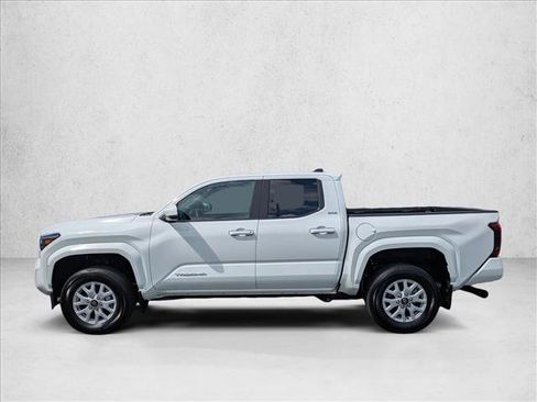 Certified 2024 Toyota Tacoma SR5 image 9