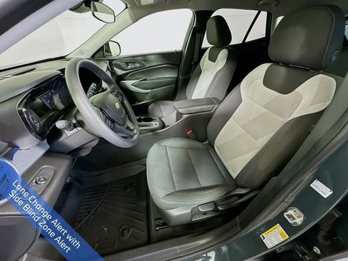 Used 2025 Chevrolet Trax LS w/ LS Convenience Package FWD image 13