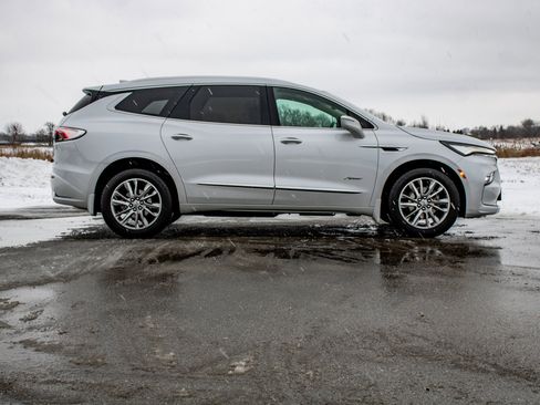 Used 2023 Buick Enclave Avenir w/ Avenir Technology Package image 2