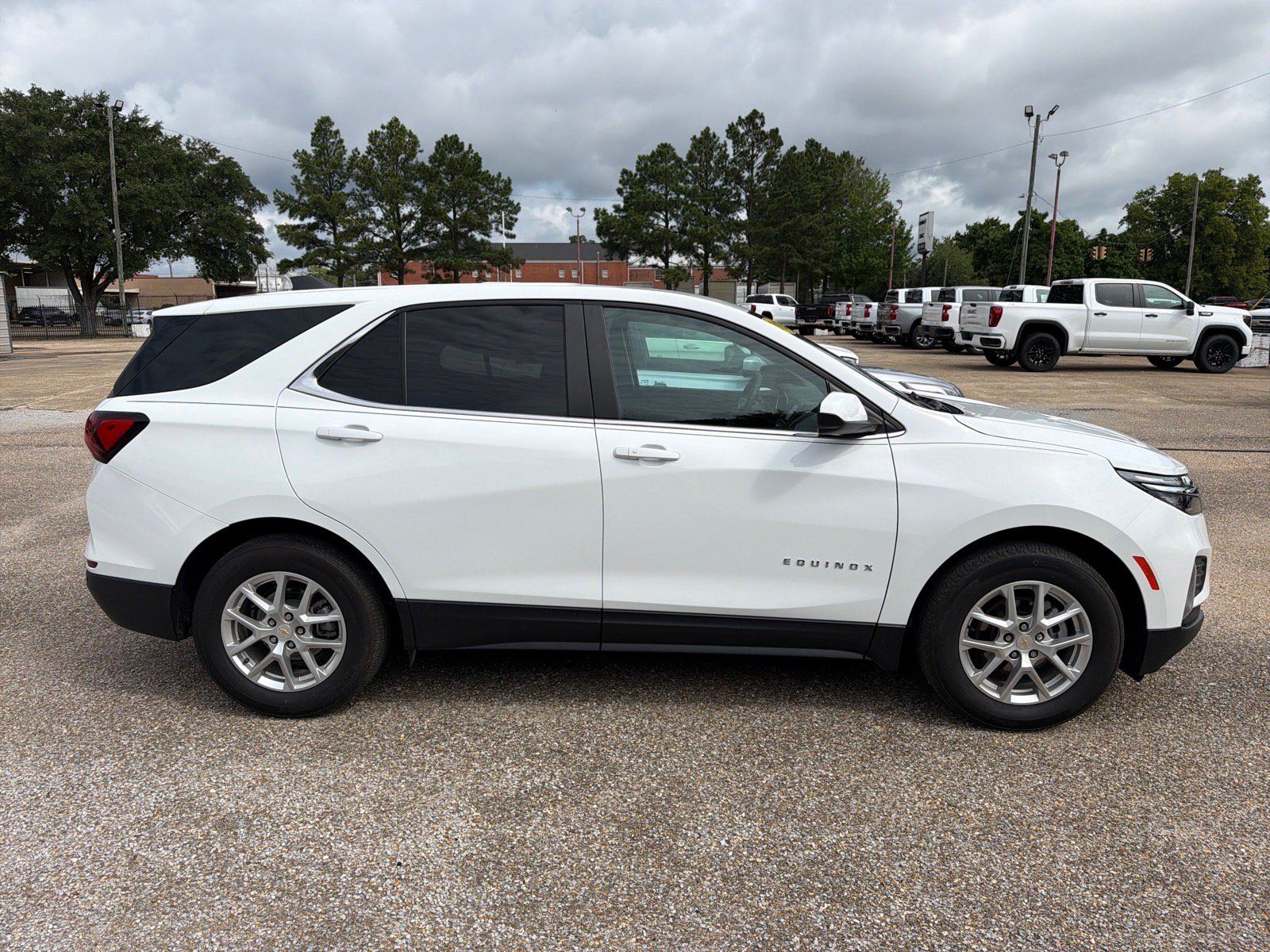Used 2024 Chevrolet Equinox LT w/ LPO, Floor Liner Package FWD image 5