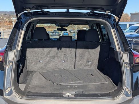 Used 2023 Nissan Rogue S image 9