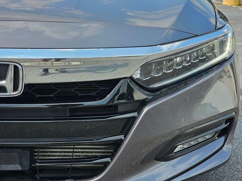 Used 2018 Honda Accord Touring image 9