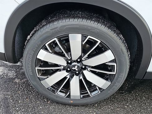 New 2026 Mitsubishi Outlander SE image 5
