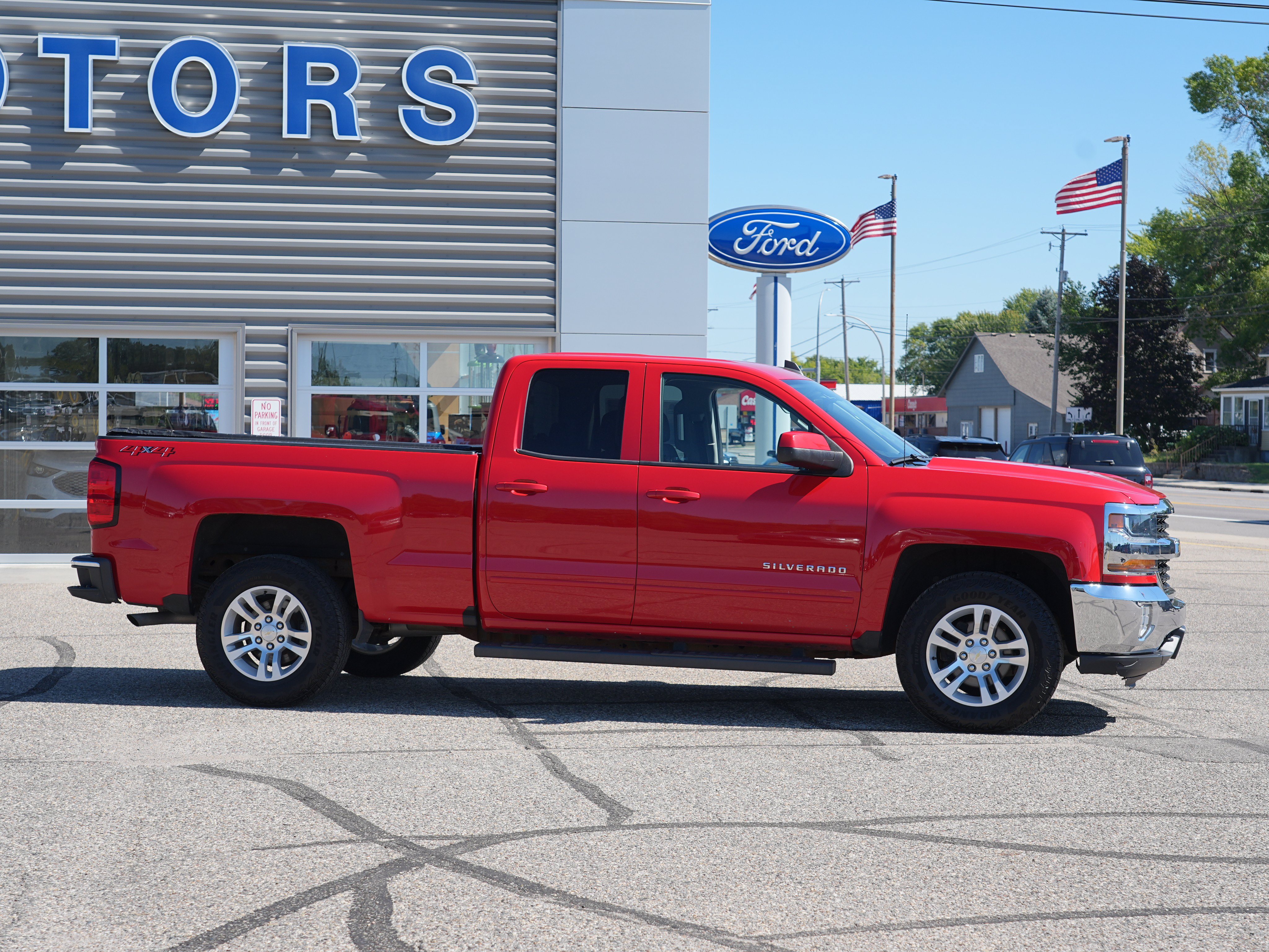 Used 2018 Chevrolet Silverado 1500 LT w/ All Star Edition AWD/4WD image 2