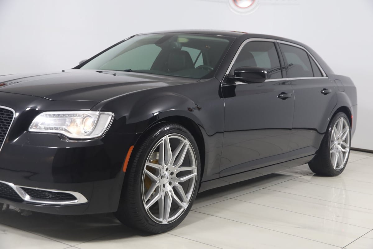 Used 2015 Chrysler 300 Limited RWD image 44