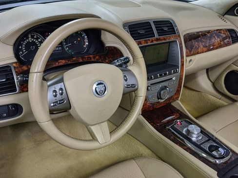 Used 2010 Jaguar XK Convertible image 21