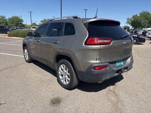 Used 2018 Jeep Cherokee Latitude Plus w/ Trailer Tow Group FWD image 5