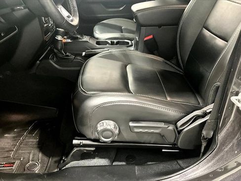 Used 2022 Jeep Wrangler Unlimited Sahara w/ Cold Weather Group image 19