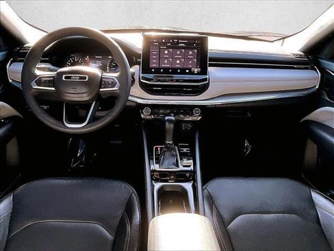 Used 2023 Jeep Compass Limited image 16