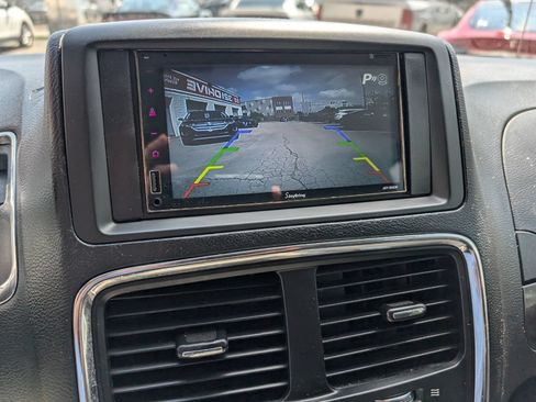 Used 2016 Dodge Grand Caravan SXT FWD image 27