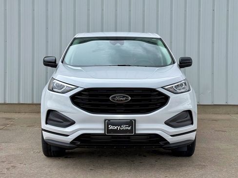Used 2024 Ford Edge SE w/ Black Appearance Package image 9