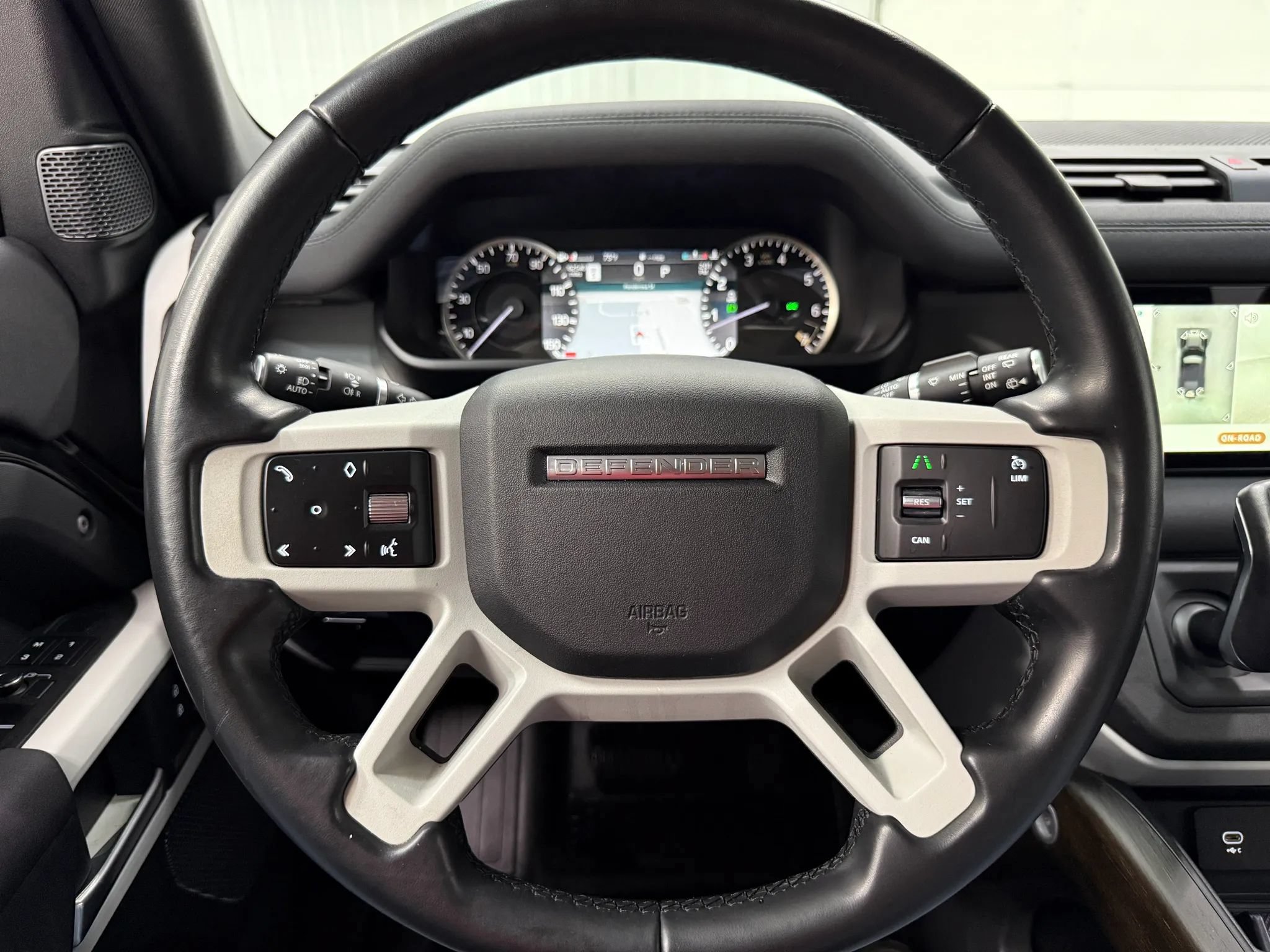 Used 2023 Land Rover Defender 110 SE AWD/4WD image 20