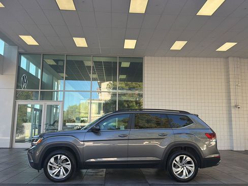 Certified 2023 Volkswagen Atlas SE w/ Panoramic Sunroof Package AWD/4WD image 2