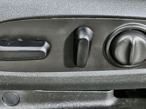 Used 2020 Chevrolet Equinox LT FWD image 16