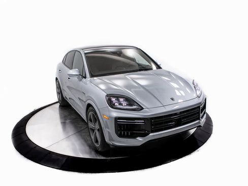 Certified 2025 Porsche Cayenne Turbo image 39