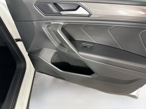 Used 2024 Volkswagen Tiguan SE image 31