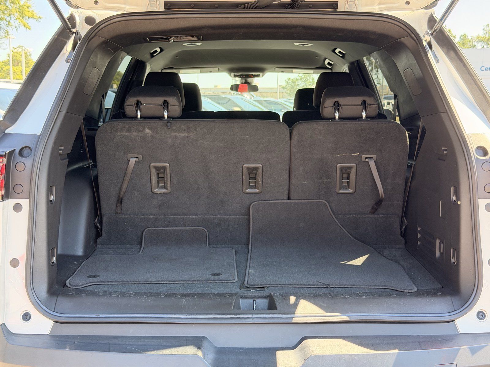 Used 2023 Chevrolet Traverse LT w/ LPO, Cargo Package FWD image 31