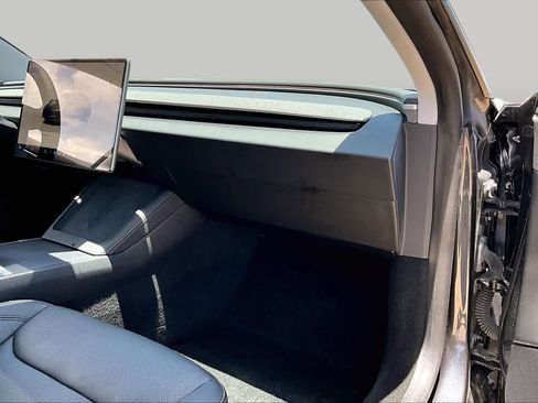 Used 2024 Tesla Model 3 Standard Range RWD image 17