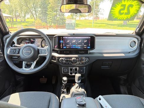 Used 2025 Jeep Wrangler Unlimited Sahara w/ Safety Group AWD/4WD image 19