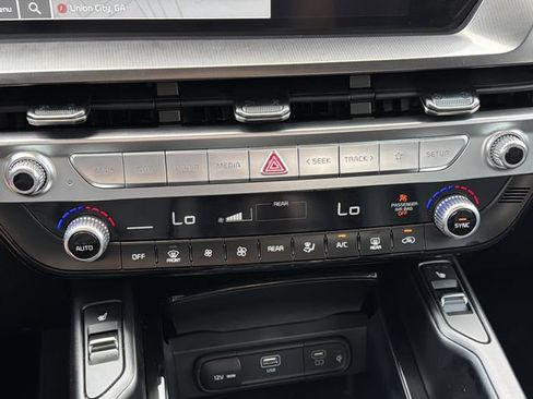 Used 2024 Kia Telluride S w/ S Sunroof Package FWD image 6