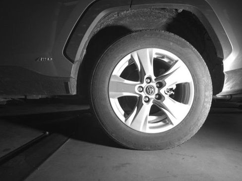 Used 2020 Toyota RAV4 LE AWD/4WD image 8