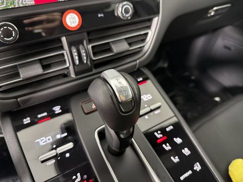 Certified 2026 Porsche Macan AWD/4WD image 33