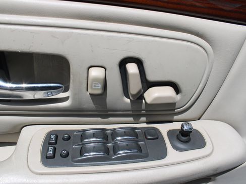 Used 1999 Cadillac De Ville D'Elegance FWD image 19
