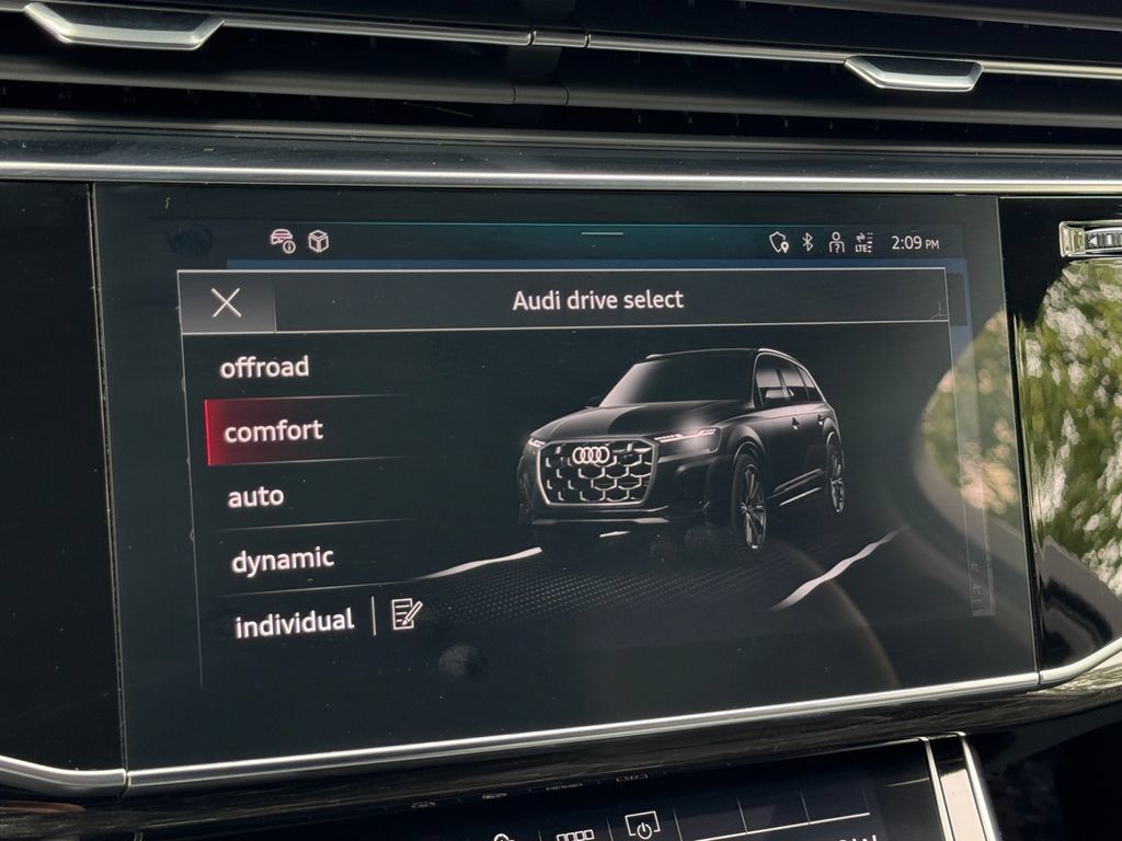 Used 2025 Audi Q7 3.0T Premium Plus AWD/4WD image 28