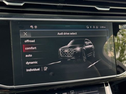 Used 2025 Audi Q7 3.0T Premium Plus AWD/4WD image 28