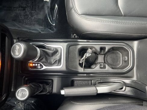 Used 2021 Jeep Wrangler Unlimited Sahara image 9