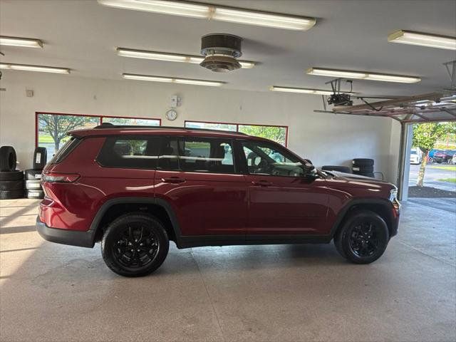 Certified 2025 Jeep Grand Cherokee L Laredo AWD/4WD image 36
