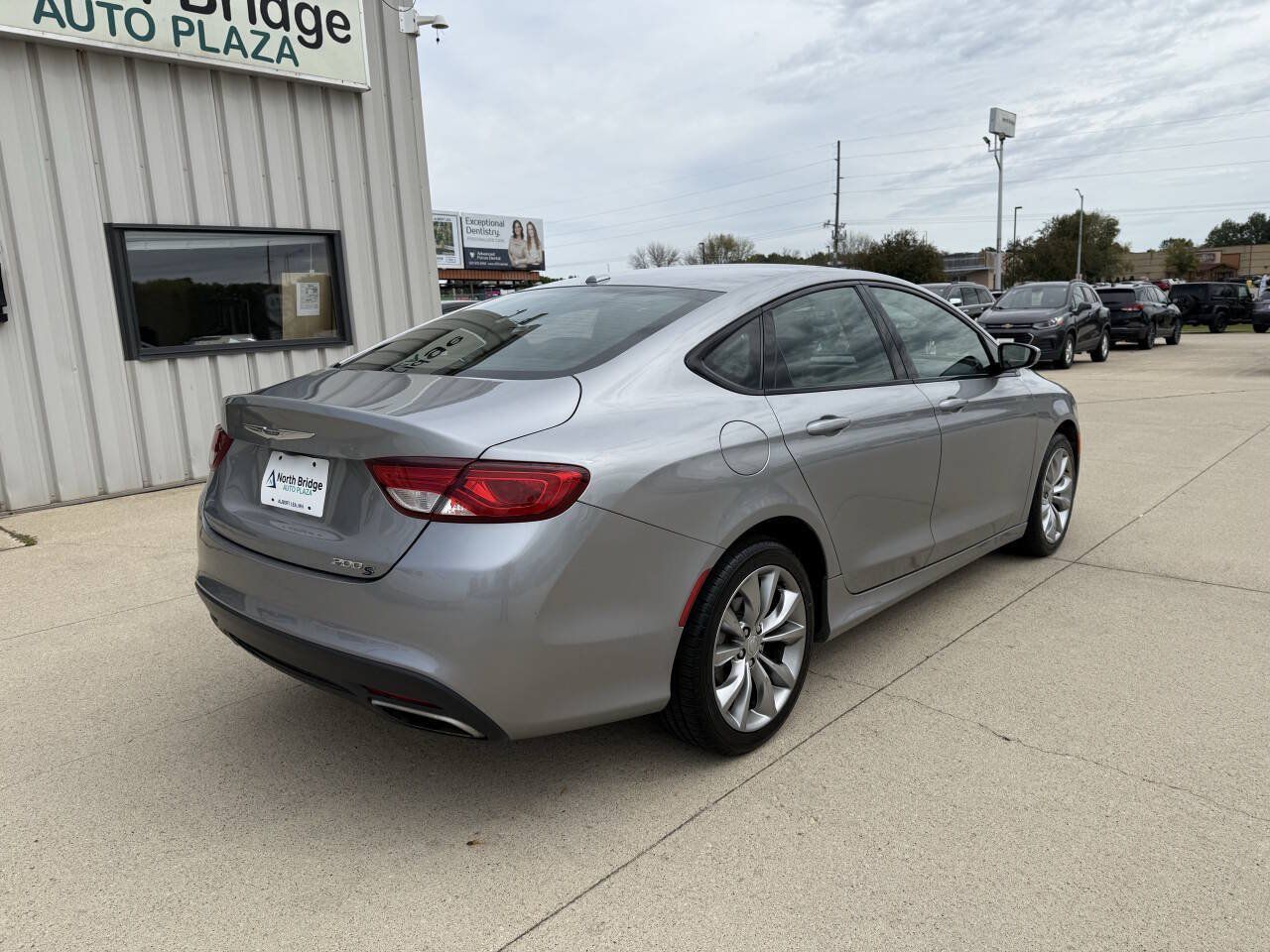 Used 2017 Chrysler 200 S FWD image 4