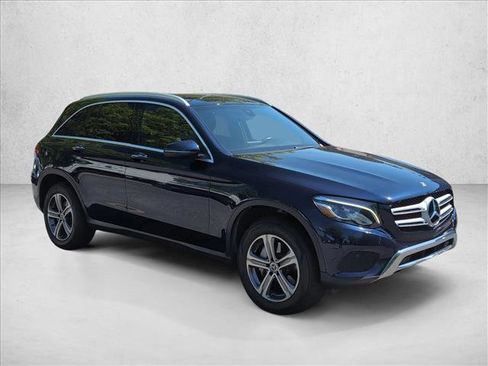 Used 2018 Mercedes-Benz GLC 300 4MATIC image 3