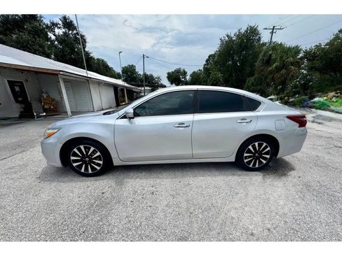 Used 2018 Nissan Altima 2.5 SL FWD image 6