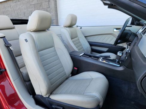 Used 2011 Ford Mustang GT Premium image 8