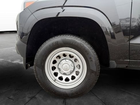 Used 2024 Chevrolet Colorado W/T w/ Safety Package image 14