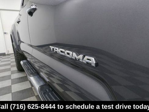 Used 2017 Toyota Tacoma Limited image 7
